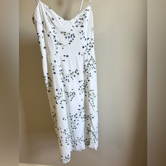 SUNDAY BEST Floral White Slit Dress in size Small - Picture 4 of 13
